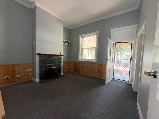 Comfortable 2 bedroom house available for rent in a peaceful street in Maitland