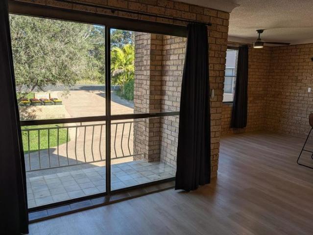 Comfortable 2 Bedroom Home | 2 Bed • 1 Bath