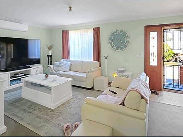 Comfortable 2 Bedroom Home with Open Plan Living