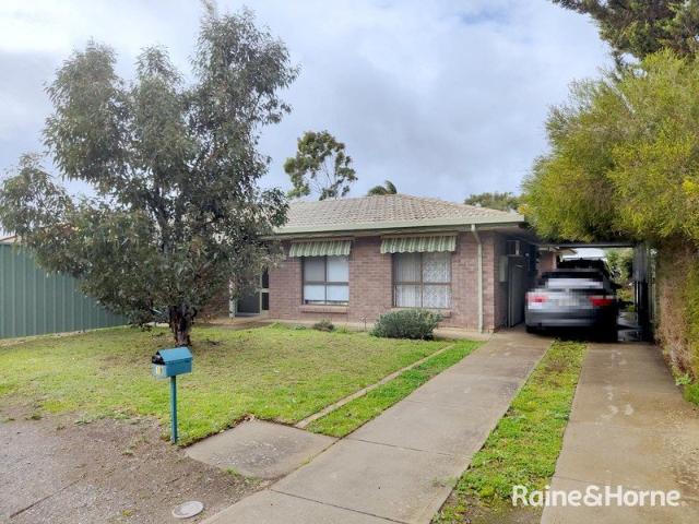 Comfortable 2 Bedroom Home with Large Powered Shed
