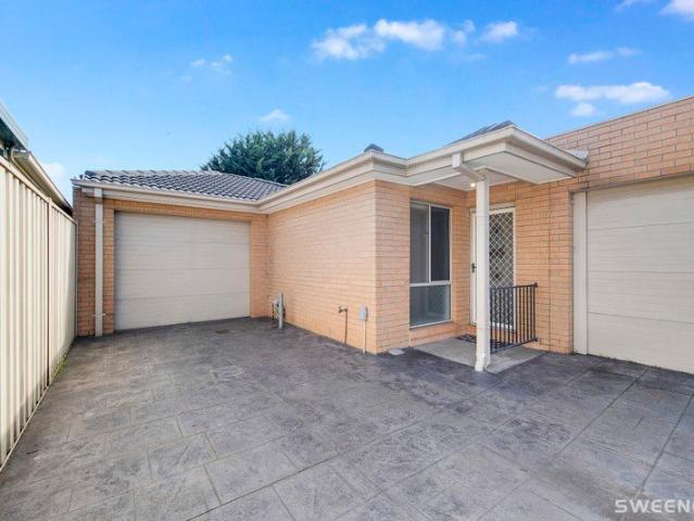 Comfortable 2 Bedroom Home with Private Backyard
