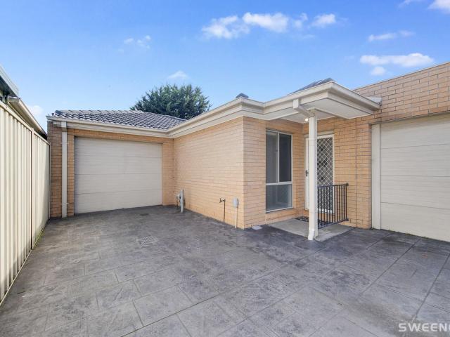Comfortable 2 Bedroom Home with Private Backyard