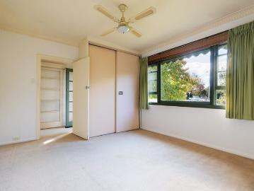 Comfortable Two Bedroom Home Close to Town
