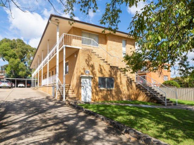 Comfortable 2 Bedroom Home in a Quiet Complex