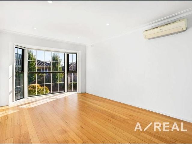 Comfortable 2 Bedroom Home in a Sought After Box Hill North Location