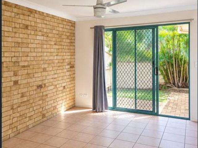 Comfortable 2 Bedroom Townhouse in Convenient Annerley Location