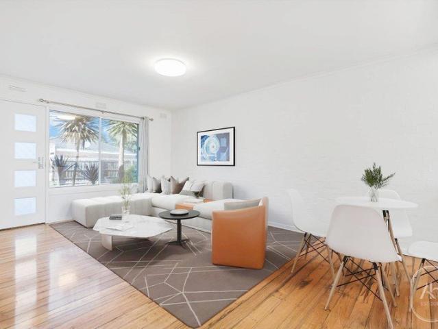 Comfortable 2 Bedroom Unit with Car Space in Bayswater North