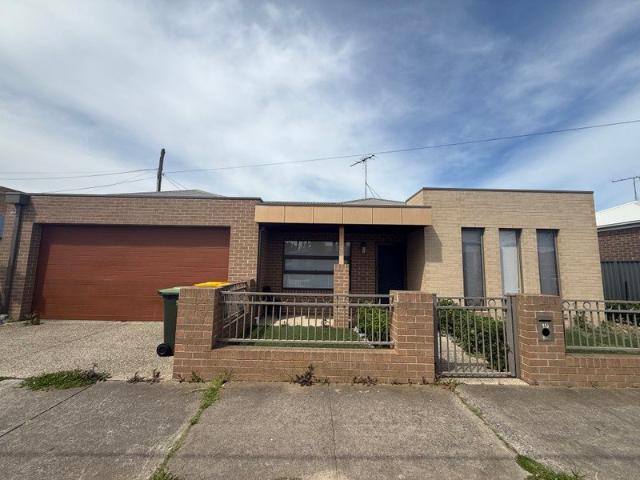 Comfortable 2 bedroom unit with Space and Convenience!