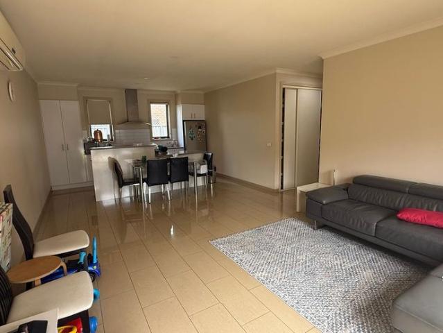 Comfortable 2 bedroom unit with Space and Convenience!