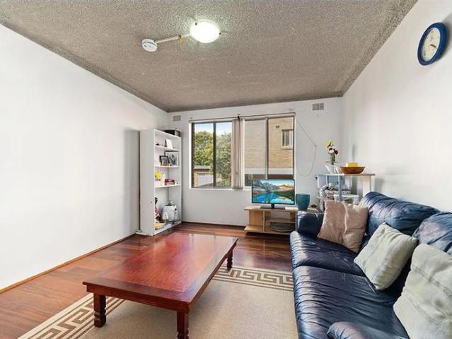 Comfortable 2 Bedroom Unit in a Perfect Location!