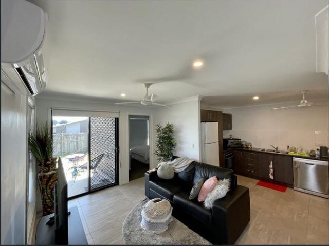 Comfortable 2 Bedroom Unit in Quiet Court Location