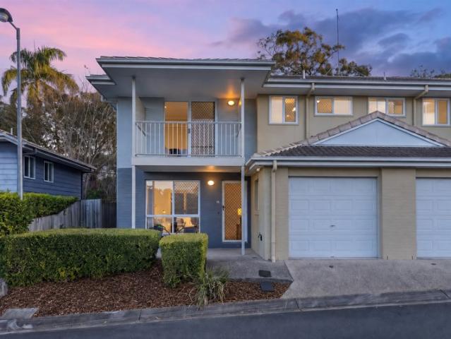 Comfortable 2 Level Townhouse with Balcony & Courtyard