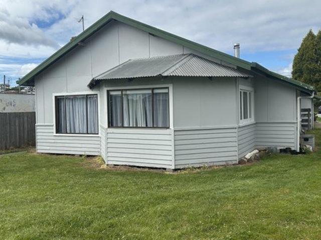 Comfortable 2 3 Bedroom Unit with Large Backyard!