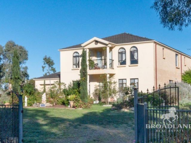Comfortable 3 Bed Living with Power and Water included