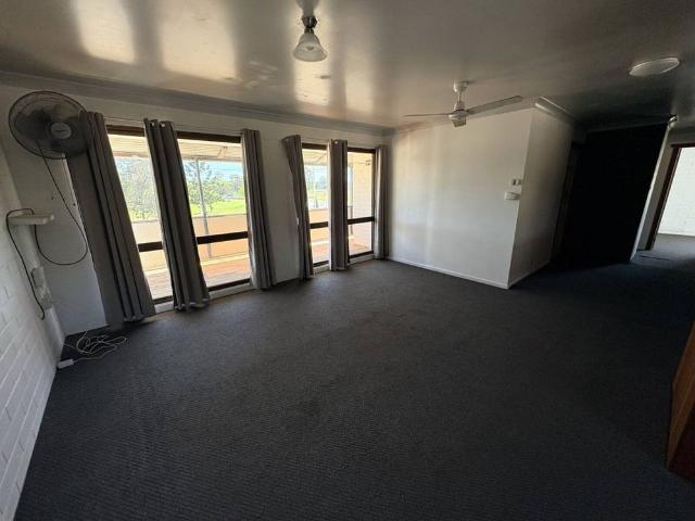 Comfortable 3 Bedroom Apartment with Air Conditioning