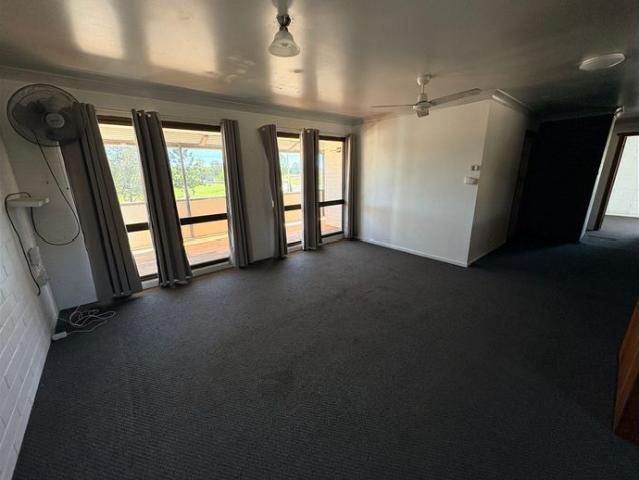 Comfortable 3 Bedroom Apartment with Air Conditioning