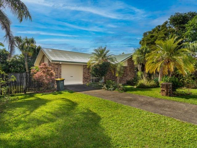 COMFORTABLE 3 BEDROOM BRICK HOME IN TORQUAY
