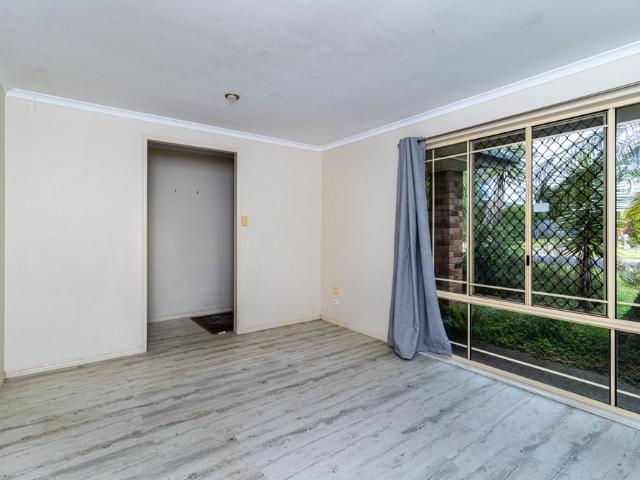 COMFORTABLE 3 BEDROOM BRICK HOME IN TORQUAY