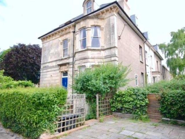 Comfortable 3 Bedroom Garden Flat in Redland