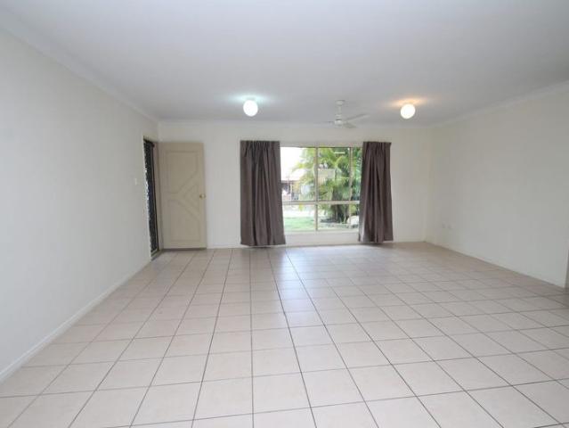 Comfortable 3 Bedroom Duplex in Convenient Location