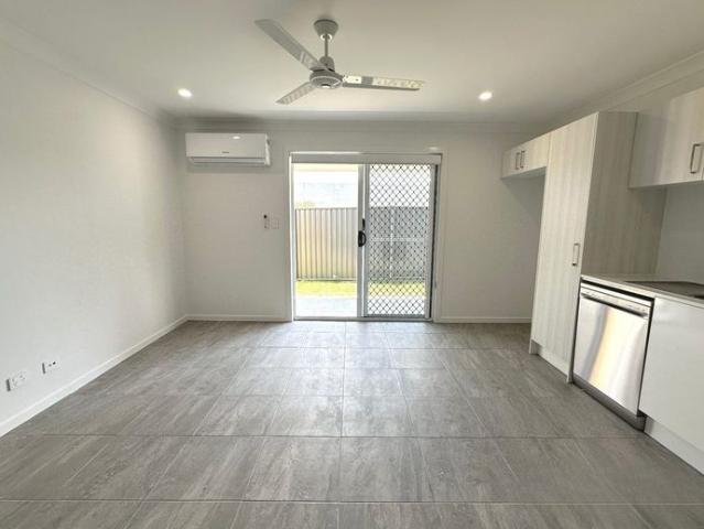 Comfortable 3 Bedroom Duplex with Private Courtyard