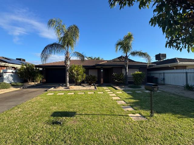 Comfortable 3 Bedroom Family Home in a Quiet Court