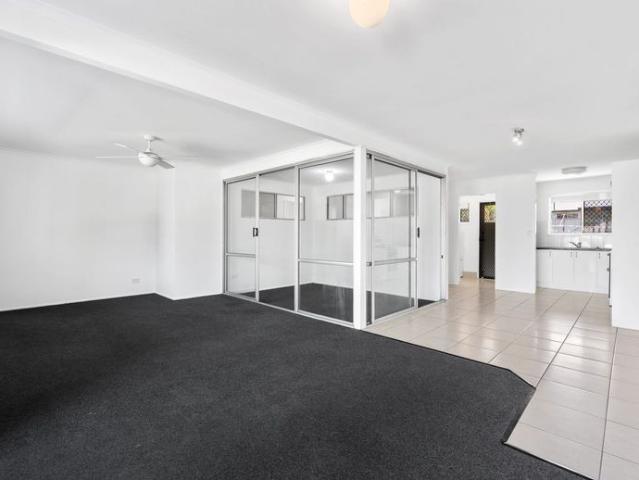 Comfortable 3 bedroom family home in Strathpine
