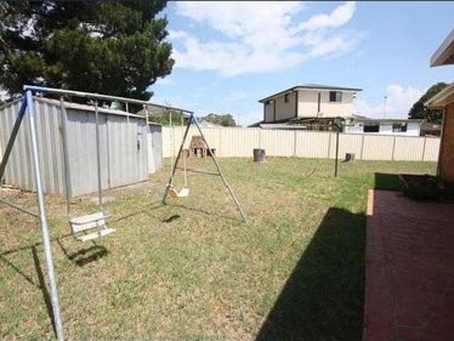Comfortable 3 Bedroom Family Home Prime Leumeah Location
