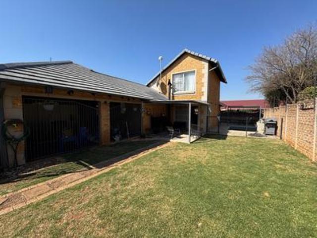 comfortable 3 bedroom family home wi.