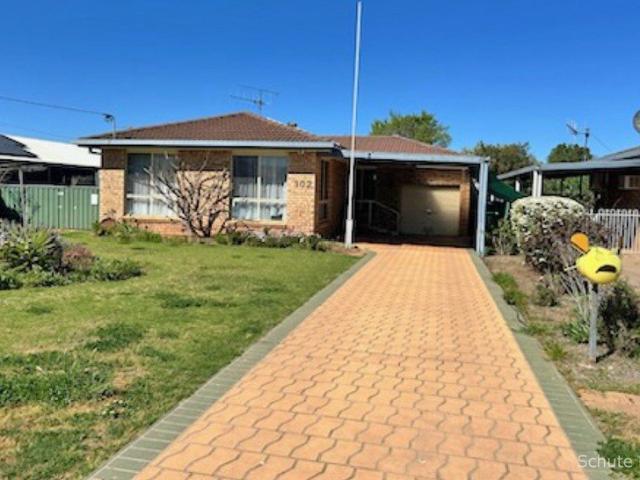 Comfortable 3 Bedroom Home with Outdoor Entertaining