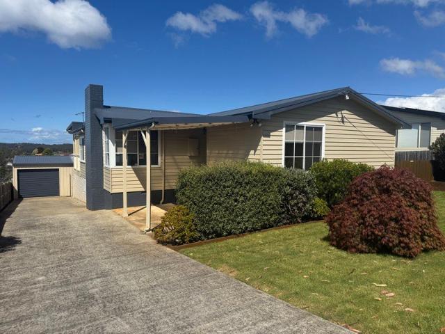 Comfortable 3 Bedroom Home with Sea Views & Large Shed
