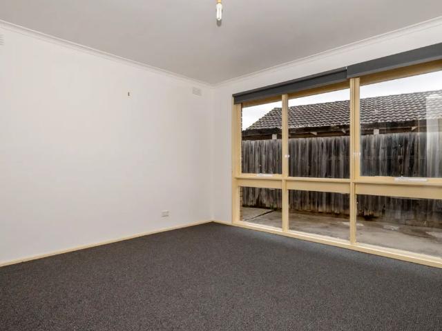 Comfortable 3 Bedroom Home with Spacious Backyard in Melton