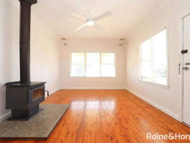 Comfortable 3 bedroom home Available NOW!