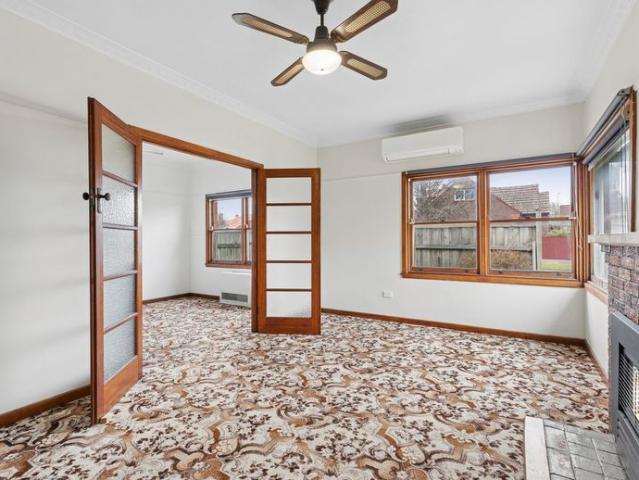 Comfortable 3 Bedroom Home Close to Lake!