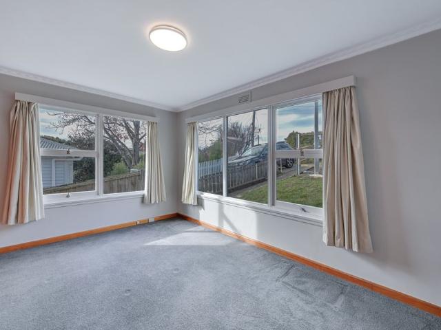 Comfortable 3 Bedroom Home in the Heart of Lenah Valley