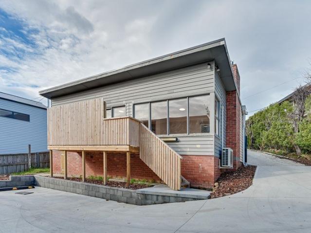 Comfortable 3 Bedroom Home in the Heart of Lenah Valley