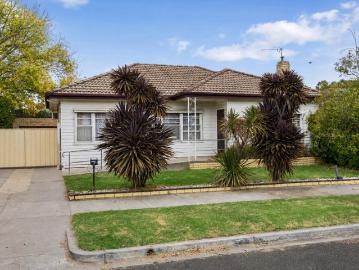 Comfortable 3 Bedroom Home in White Hills