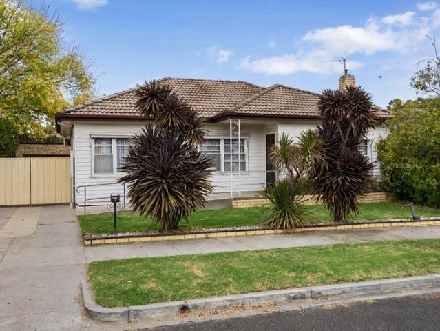 Comfortable 3 Bedroom Home in White Hills