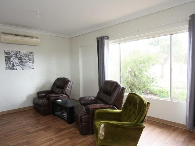 Comfortable 3 Bedroom Home in a Convenient Location
