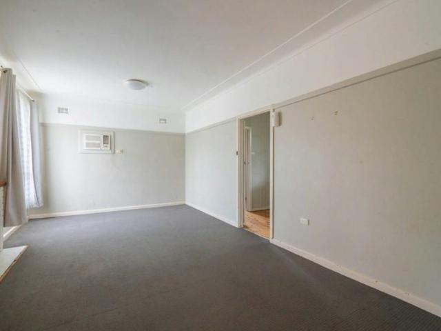 Comfortable 3 Bedroom Home in a Handy Parkes Location