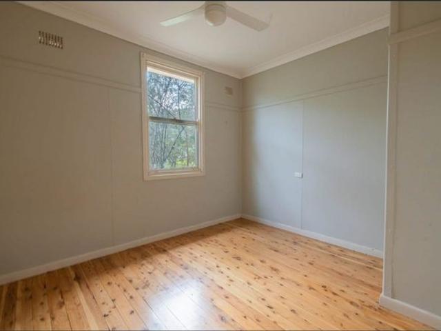 Comfortable 3 Bedroom Home in a Handy Parkes Location