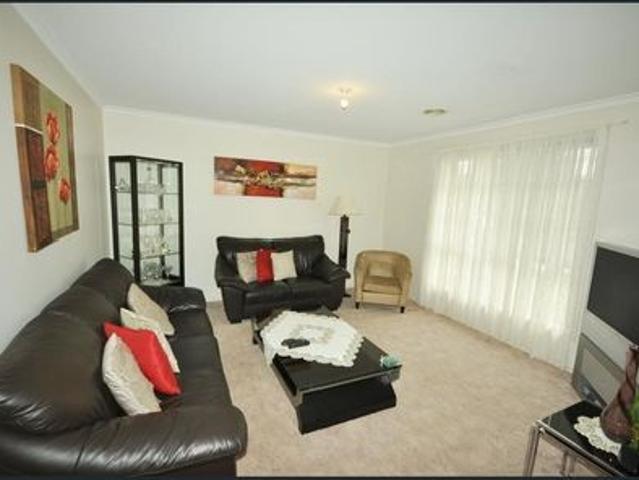 Comfortable 3 Bedroom Home in a Prime Meadow Heights Location!