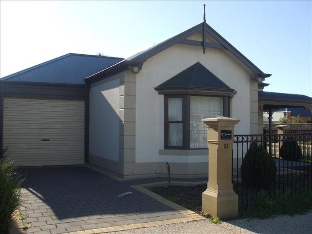 Comfortable 3 Bedroom Home in Convenient Mawson Lakes Location!