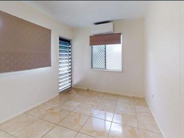 Comfortable 3 Bedroom Home in Convenient Cranbrook Location!