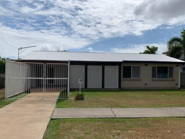 Comfortable 3 Bedroom Home in Convenient Cranbrook Location!