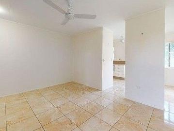 Comfortable 3 Bedroom Home in Convenient Cranbrook Location!