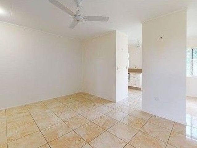 Comfortable 3 Bedroom Home in Convenient Cranbrook Location!
