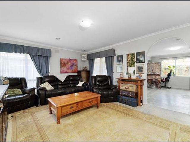 Comfortable 3 Bedroom Home in Convenient Hoppers Crossing Location