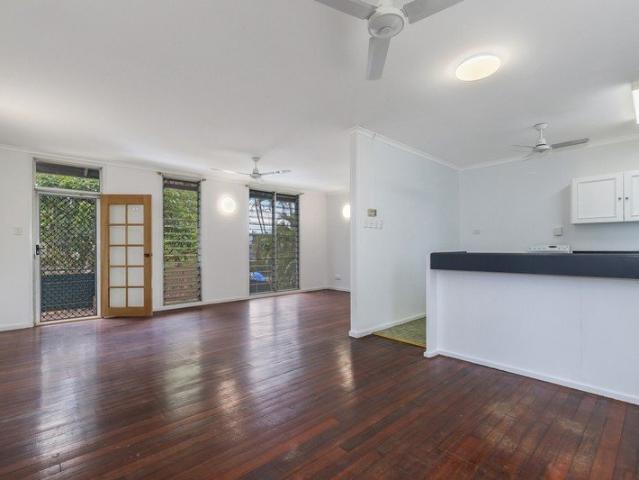 Comfortable 3 Bedroom Home in Convenient Jingili Location