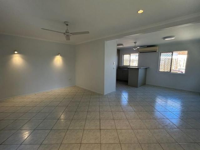 Comfortable 3 bedroom home in Clinton with low maintenance living